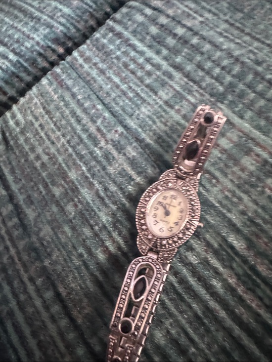 Jewelry - Vintage-Style Silver Tone Women's Bracelet Watch - Silver